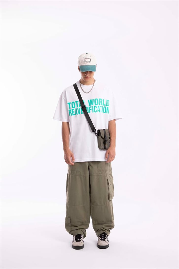 Total World Baskılı Beyaz Oversize Tişört