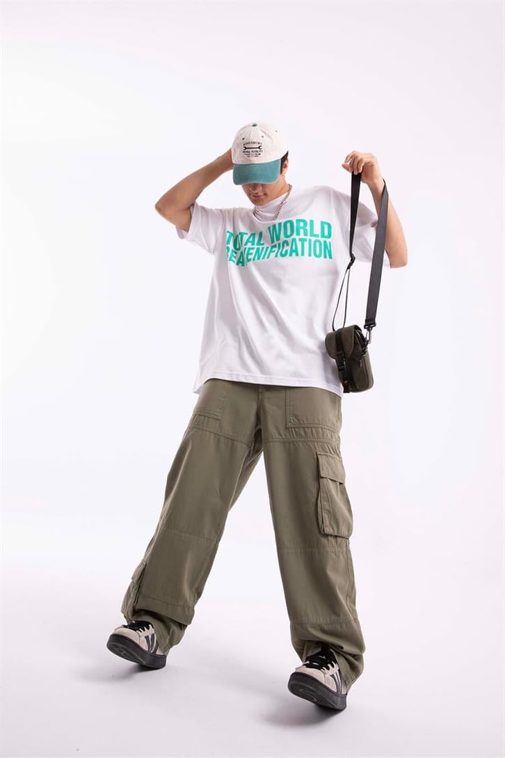 Total World Baskılı Beyaz Oversize Tişört