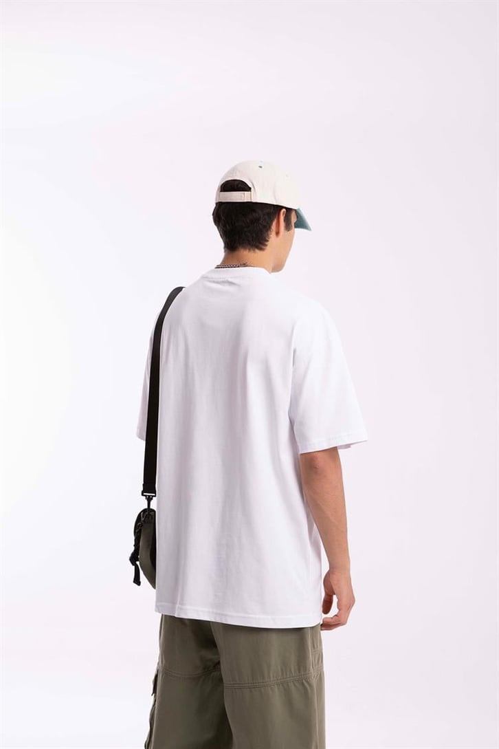 Total World Baskılı Beyaz Oversize Tişört