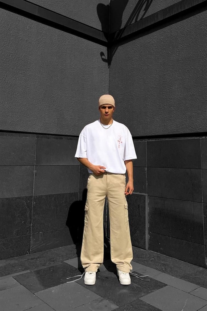 Travis Sırt Baskılı Bağcık Detay Beyaz Oversize Tişört