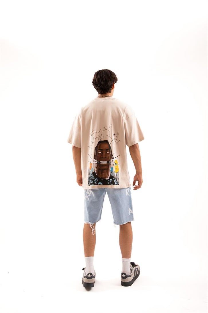 Travis Sırt Baskılı Bej Oversize Tişört
