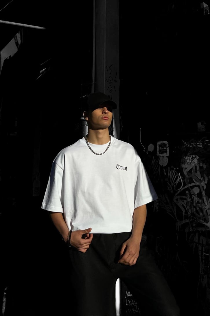 Trust No One Oversize Tshirt