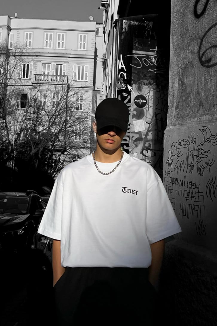 Trust No One Oversize Tshirt