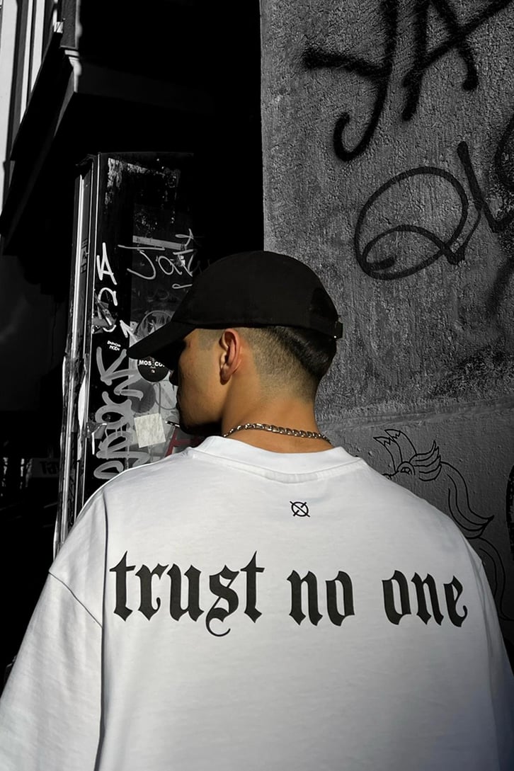 Trust No One Oversize Tshirt