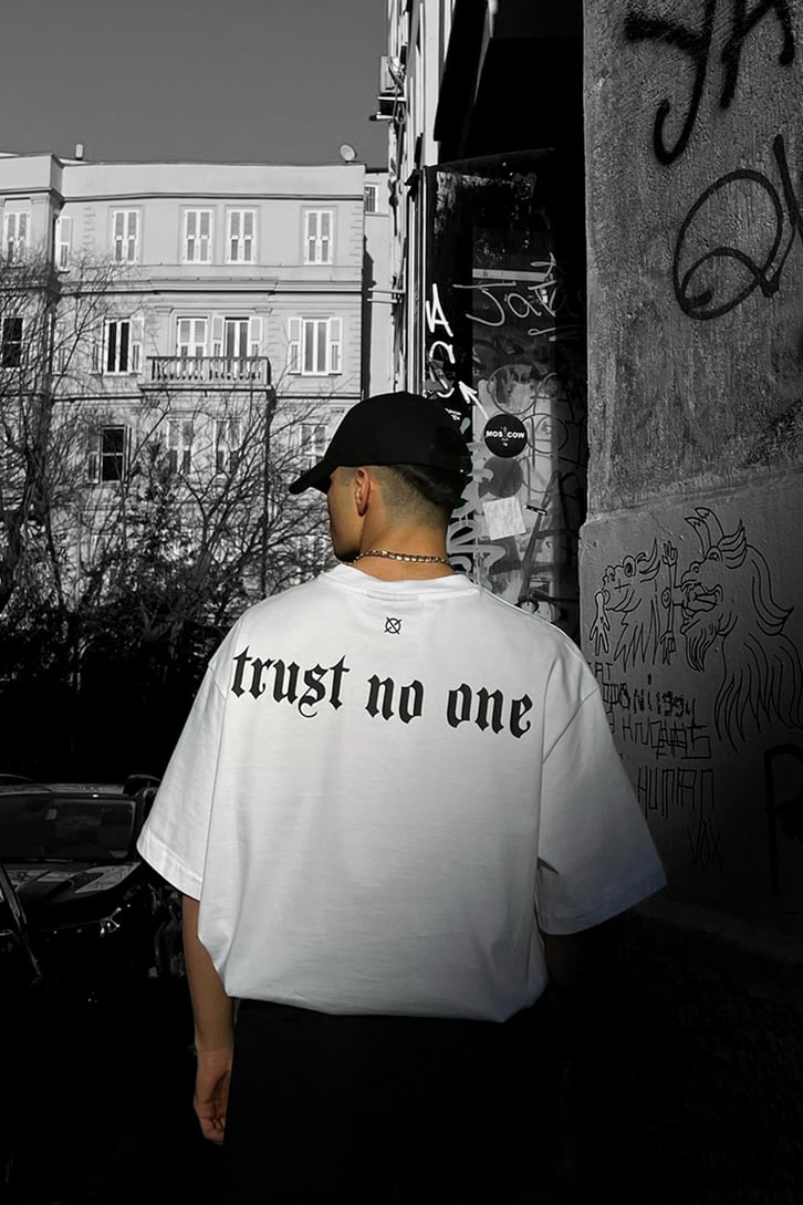 Trust No One Oversize Tshirt