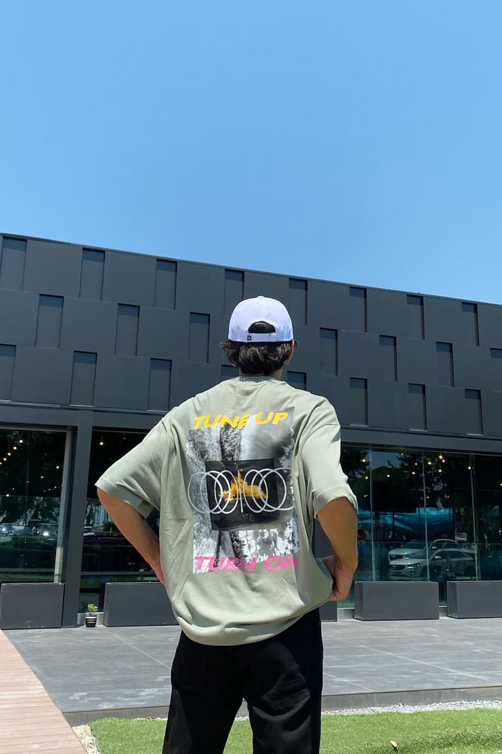 Turn Up Baskılı Oversize Tshirt