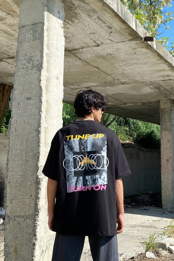 Turn Up Baskılı Siyah Oversize Tshirt