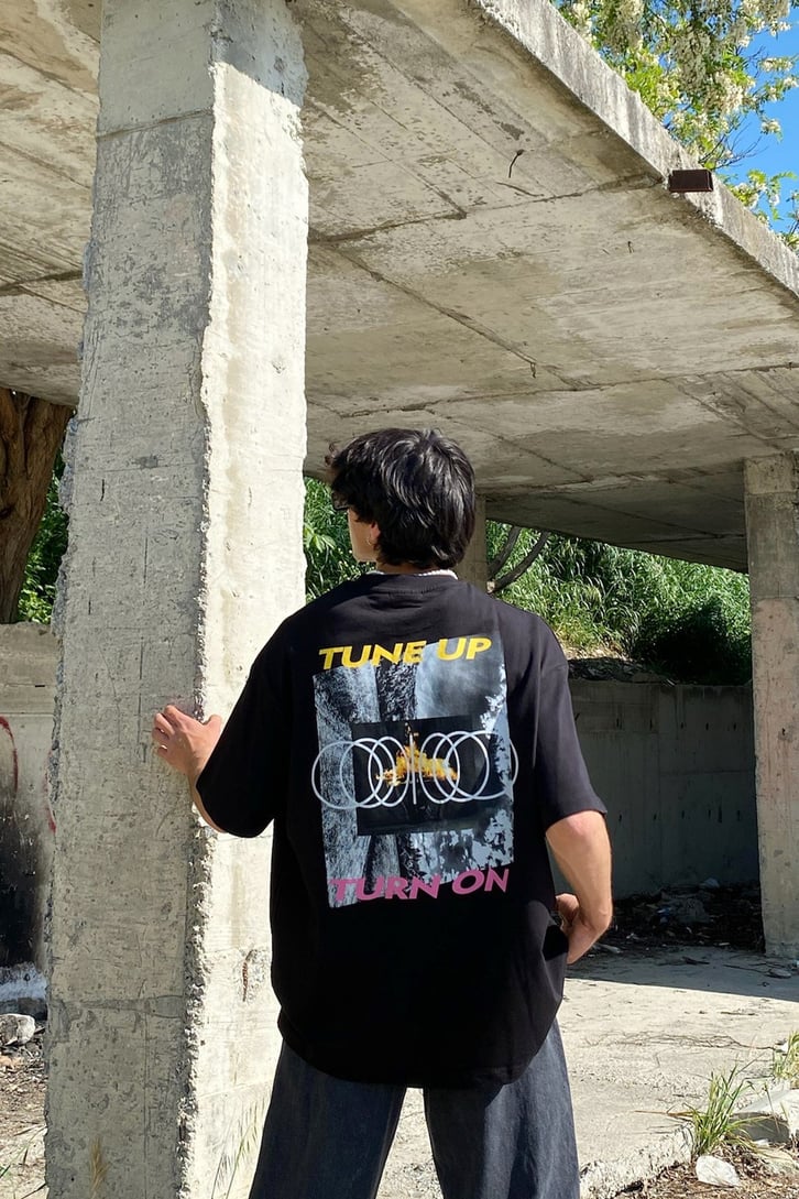 Turn Up Baskılı Siyah Oversize Tshirt