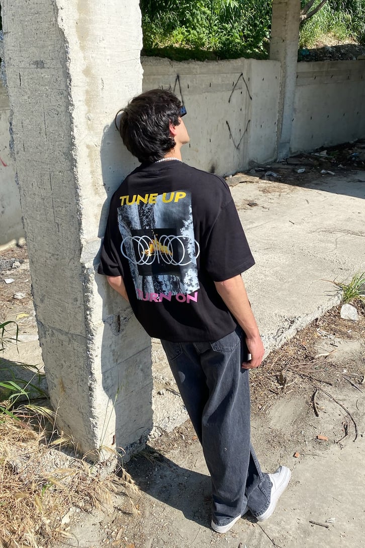 Turn Up Baskılı Siyah Oversize Tshirt