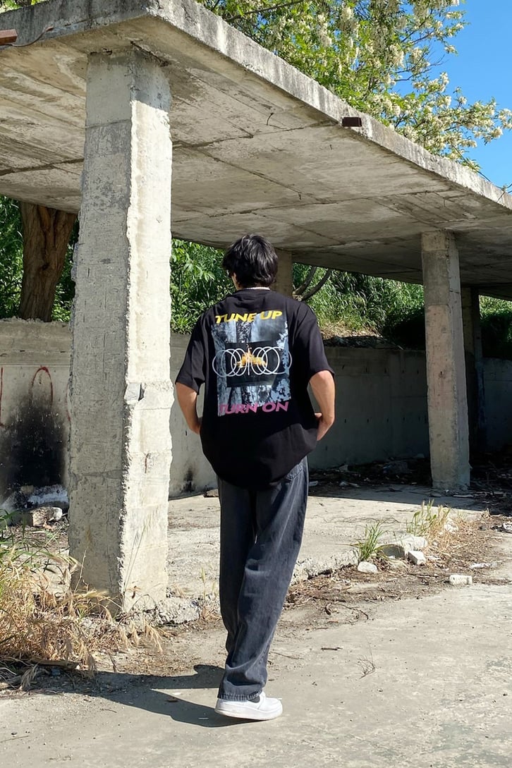 Turn Up Baskılı Siyah Oversize Tshirt