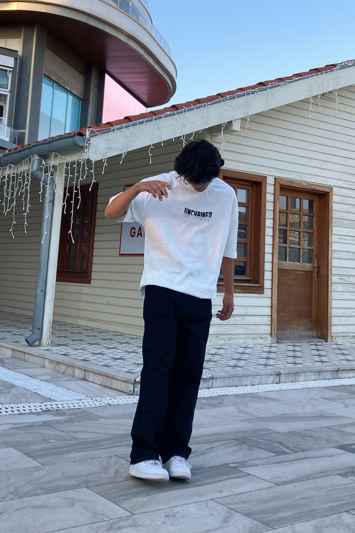 Unchained Dog Baskılı Beyaz Oversize Tshirt