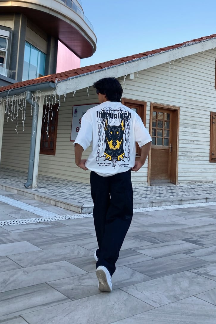 Unchained Dog Baskılı Beyaz Oversize Tshirt