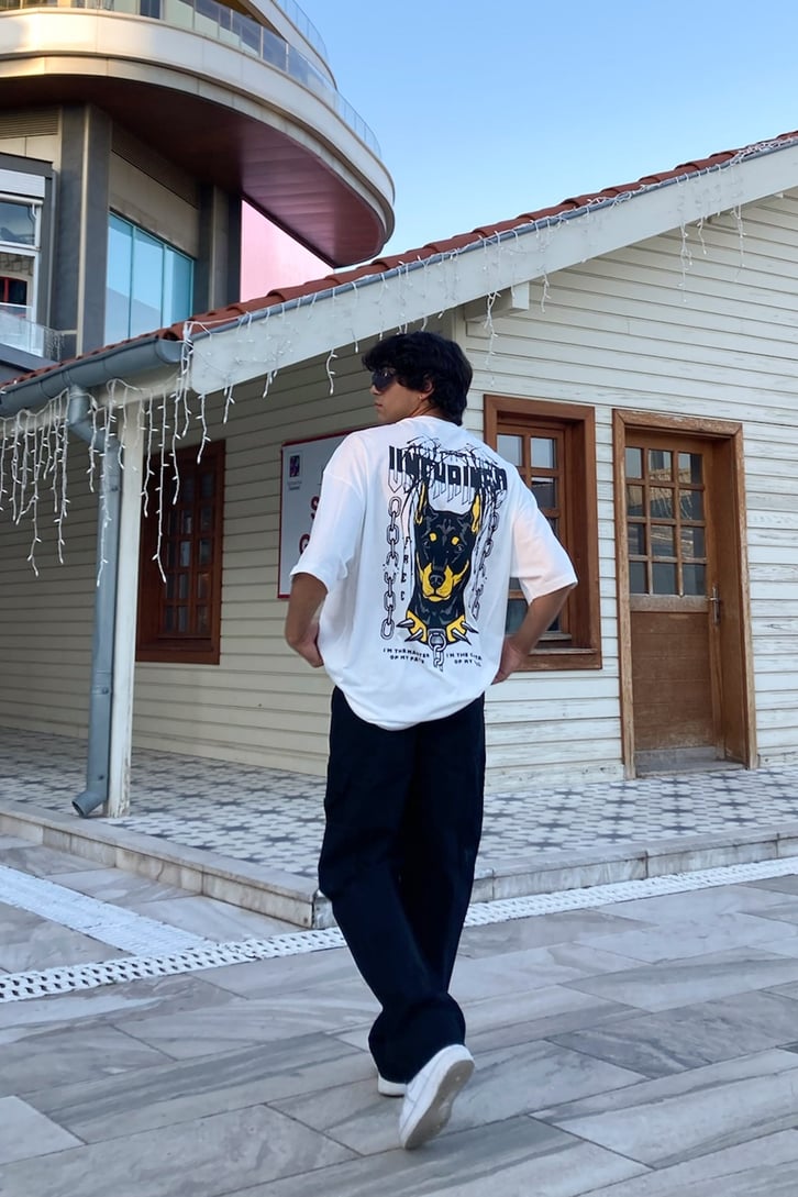 Unchained Dog Baskılı Beyaz Oversize Tshirt
