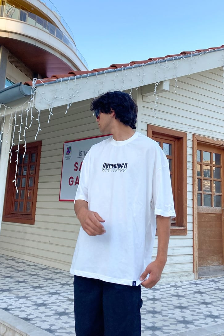 Unchained Dog Baskılı Beyaz Oversize Tshirt