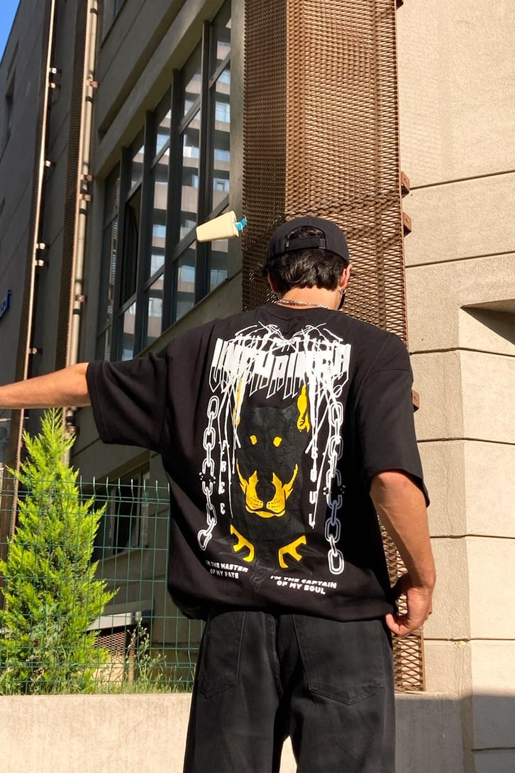 Unchained Dog Baskılı Oversize Tshirt