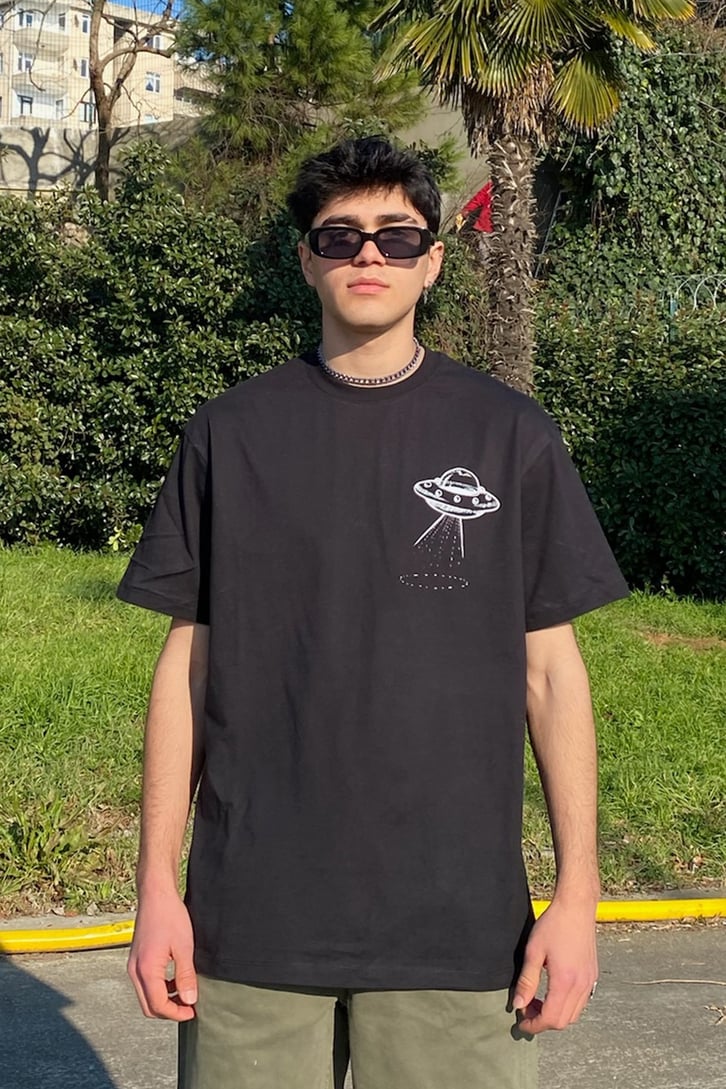 We Out Here! Oversize Printed Siyah Tshirt