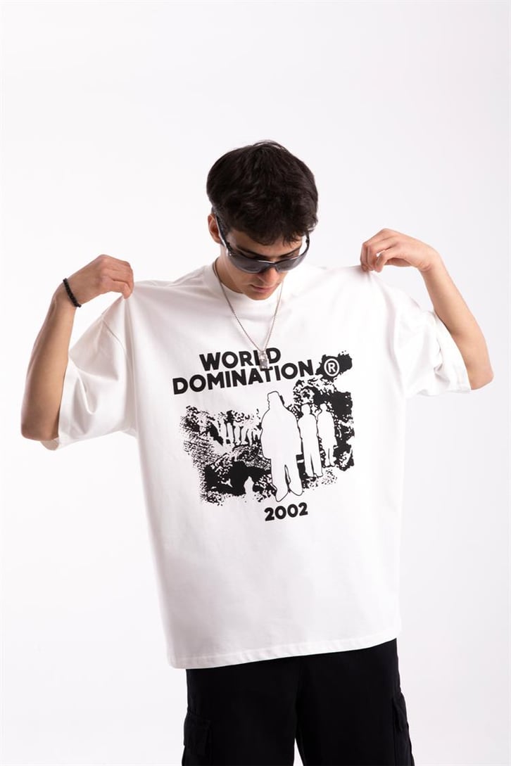 World Domination Baskılı Beyaz Oversize Tişört