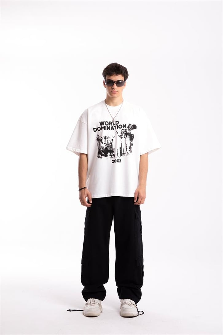 World Domination Baskılı Beyaz Oversize Tişört
