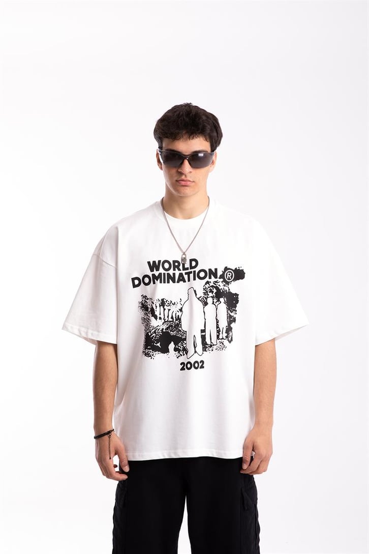 World Domination Baskılı Beyaz Oversize Tişört