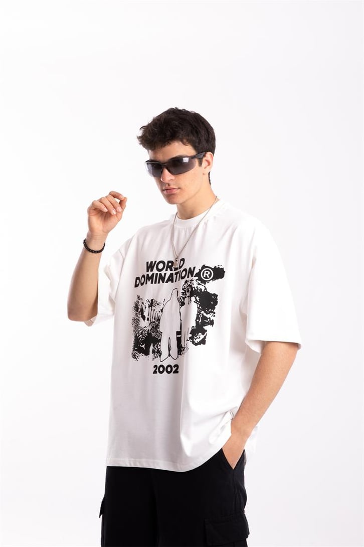 World Domination Baskılı Beyaz Oversize Tişört