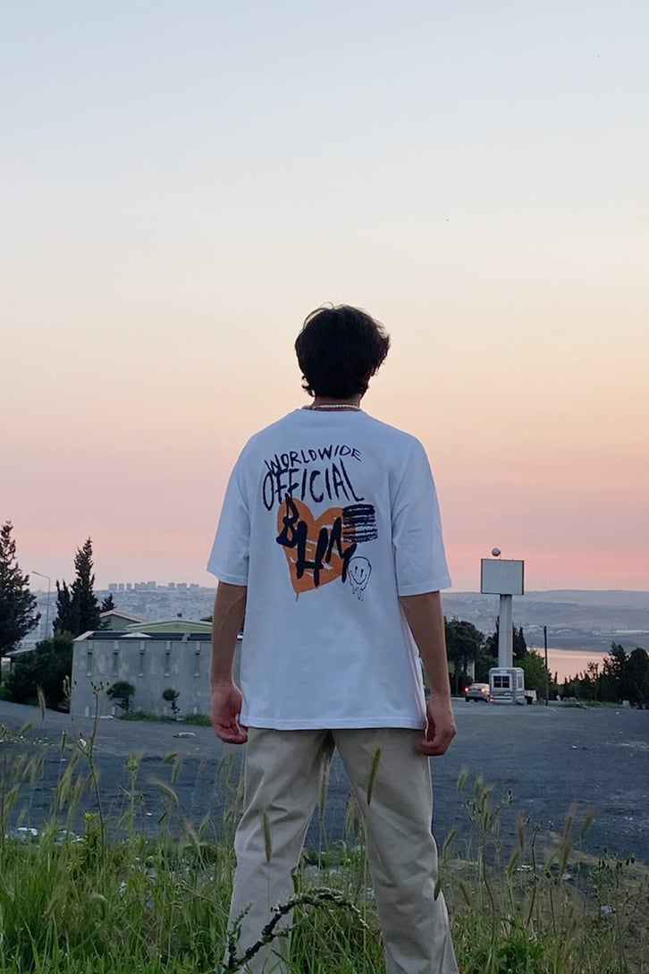 World Wide Baskılı Beyaz Oversize Tshirt