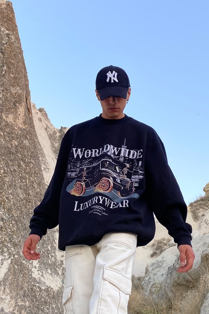 WORLD WIDE BASKILI OVERSIZE SWEATSHIRT