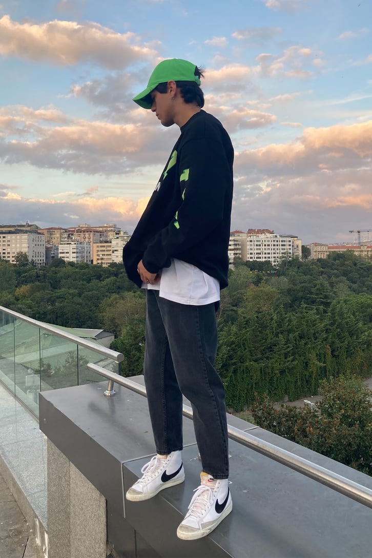 WORLDWIDE OVERSIZE SWEATSHIRT