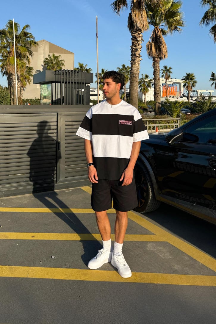 Yarım Patlı Ön Nakışlı Oversize Tişört