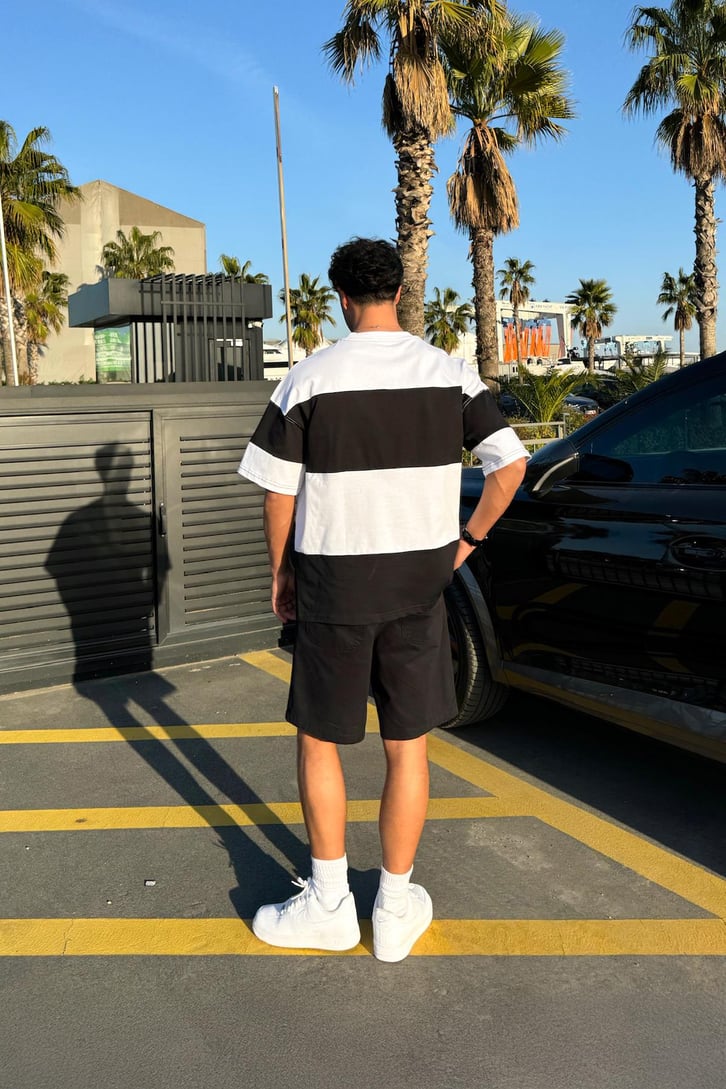 Yarım Patlı Ön Nakışlı Oversize Tişört
