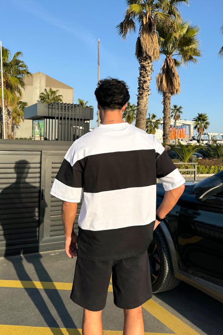 Yarım Patlı Ön Nakışlı Oversize Tişört