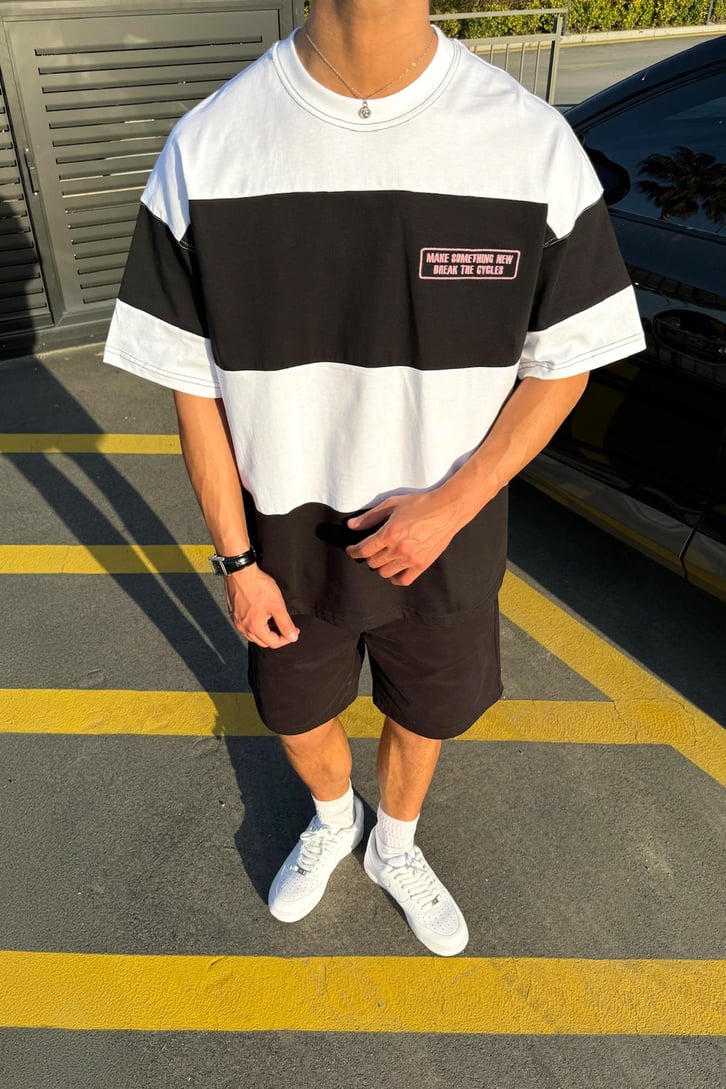 Yarım Patlı Ön Nakışlı Oversize Tişört