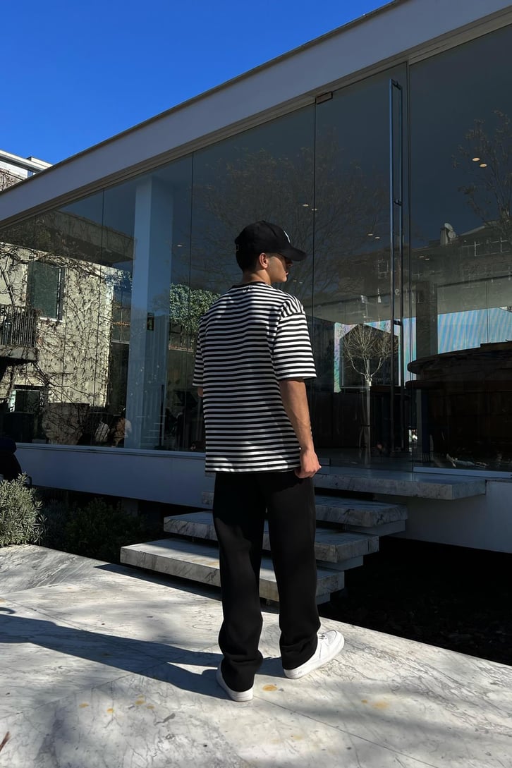Yatay Çizgili Siyah Oversize Tişört