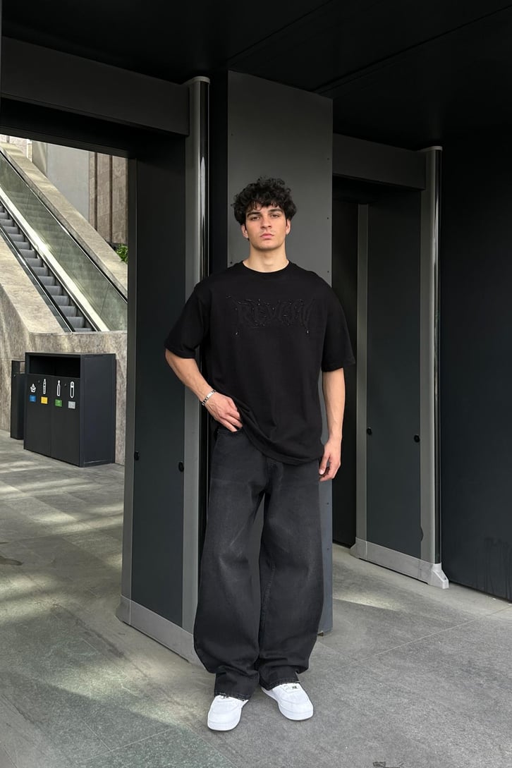 Yazı Nakışlı Siyah Oversize Tişört