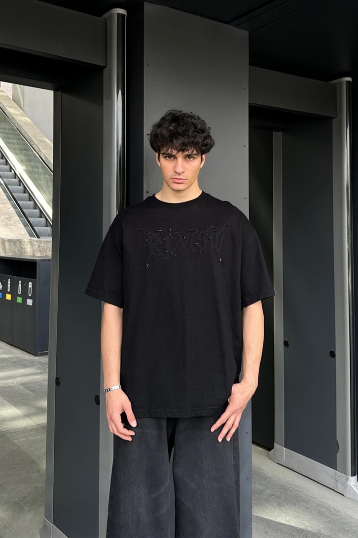 Yazı Nakışlı Siyah Oversize Tişört