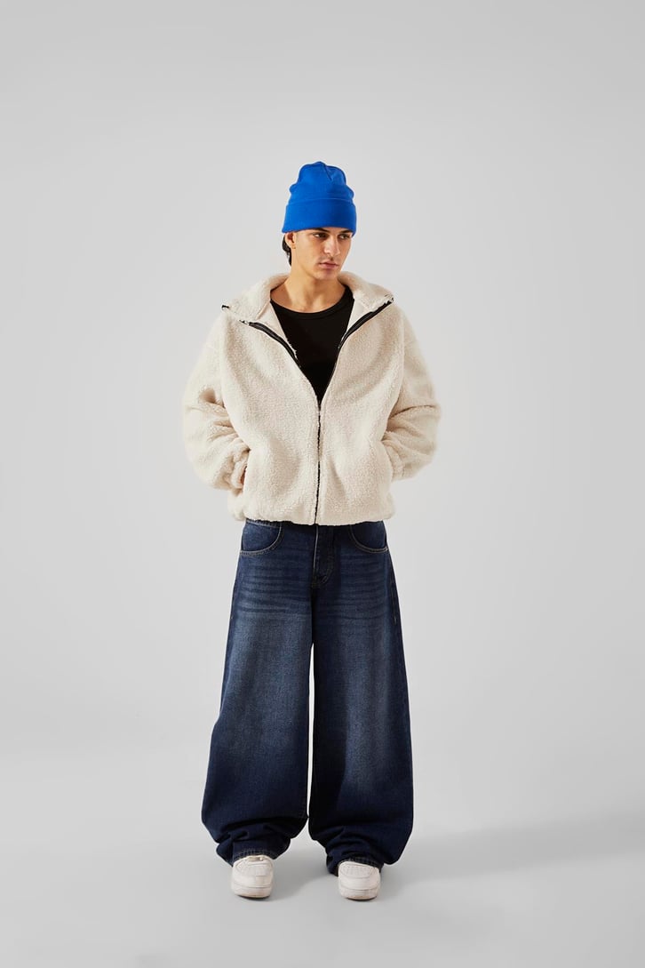 Yazı Naskışlı Krem Peluş Sweatshirt
