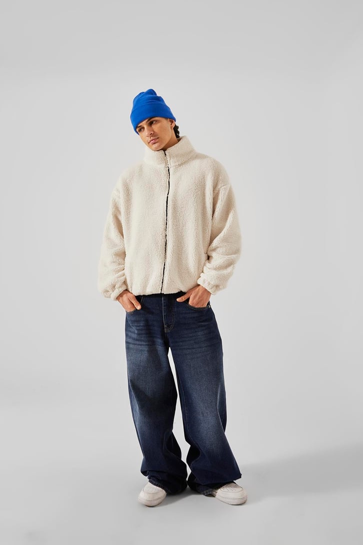 Yazı Naskışlı Krem Peluş Sweatshirt