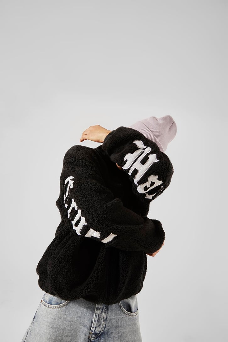Yazı Naskışlı Siyah Peluş Sweatshirt