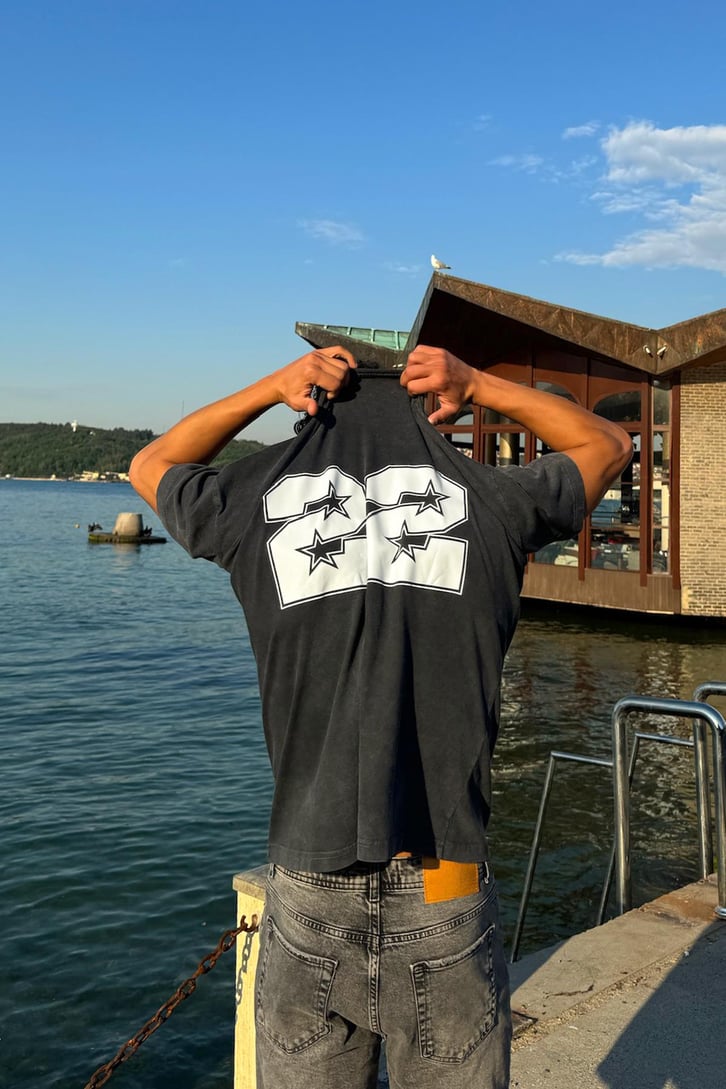 Yıkamalı Twenty Two Baskılı Tişört