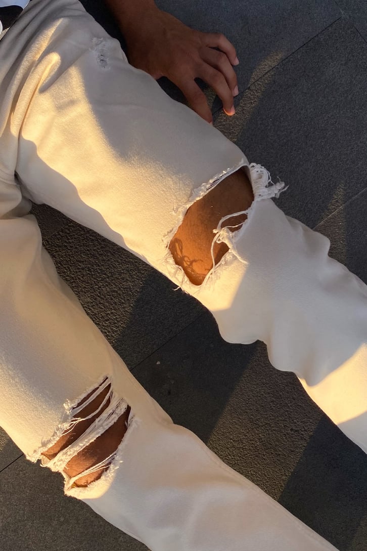 Yırtık Detay Bej Mom Fit Jean