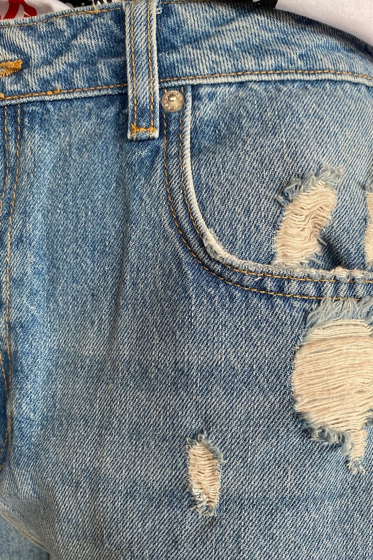 Yırtık Detaylı Açık Mavi Mom Jean