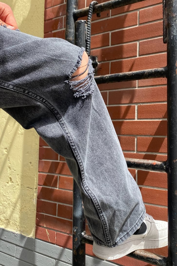 Yırtık Detaylı Eskitme Füme Baggy Jean
