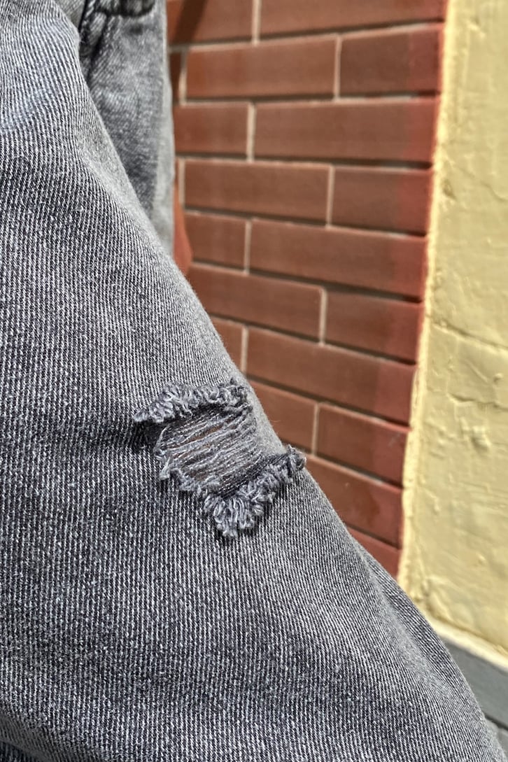 Yırtık Detaylı Eskitme Füme Baggy Jean