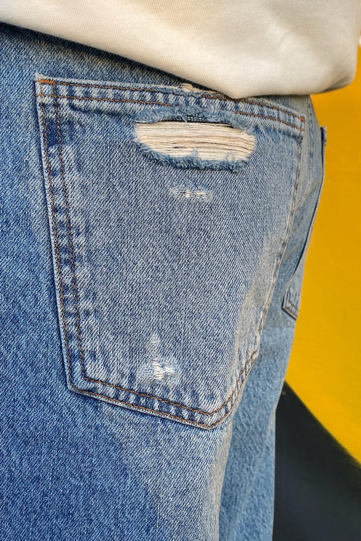 Yırtık Detaylı Kısa Mavi Mom Jean