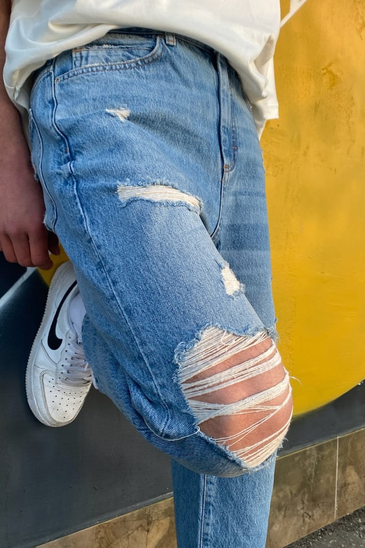 Yırtık Detaylı Kısa Mavi Mom Jean