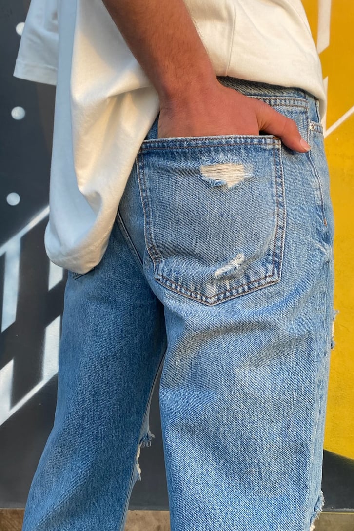 Yırtık Detaylı Kısa Mavi Mom Jean