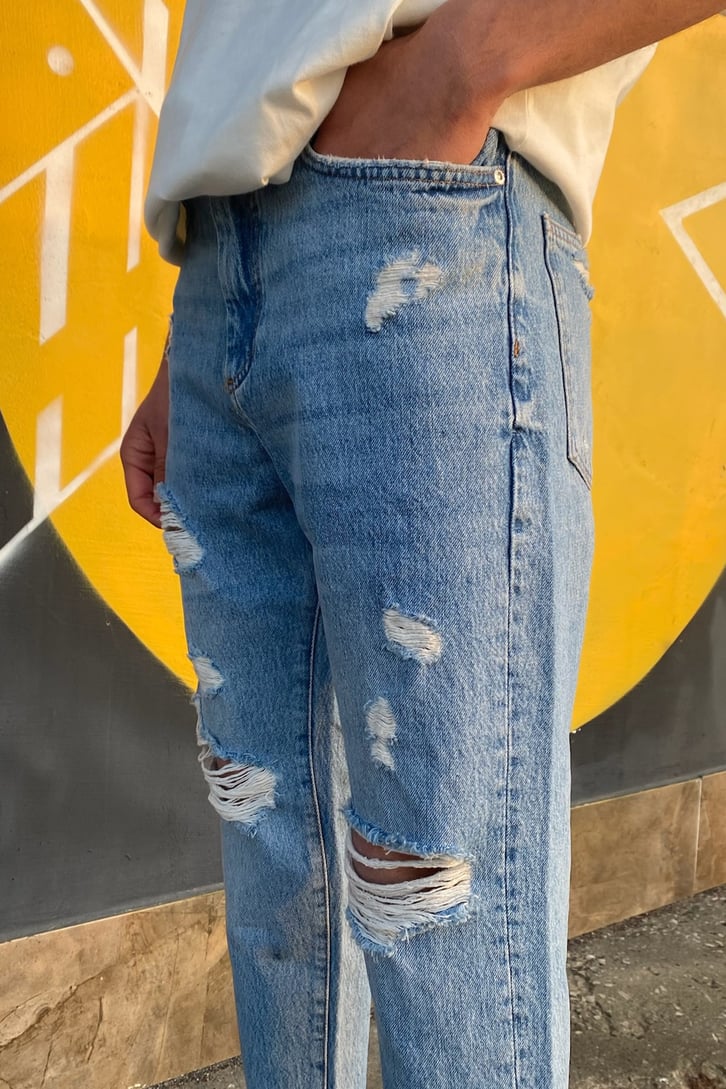 Yırtık Detaylı Kısa Mavi Mom Jean