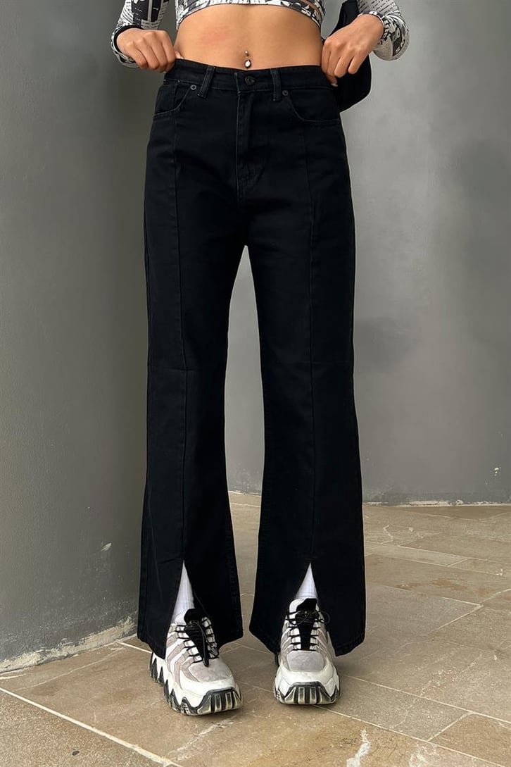 Yırtmaç Detay Siyah Baggy Jean