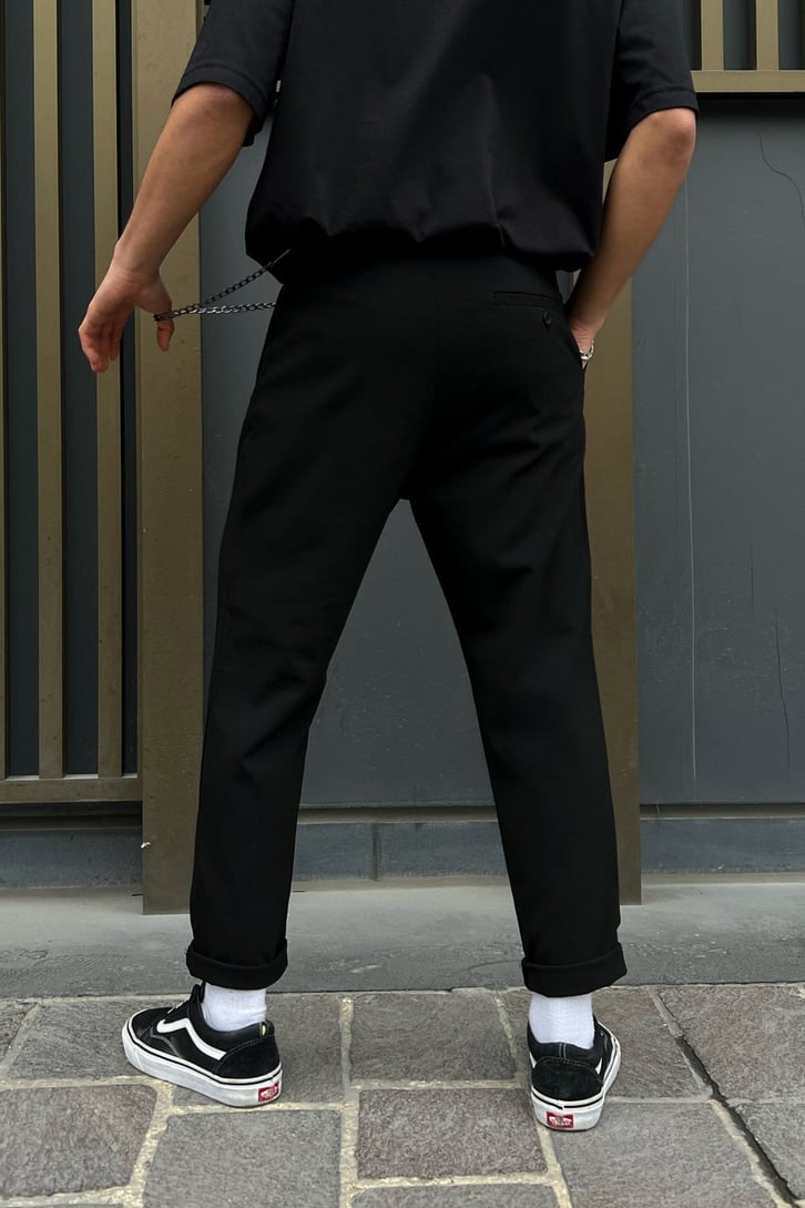 Zincir Detaylı Basic Siyah Kumaş Pantolon