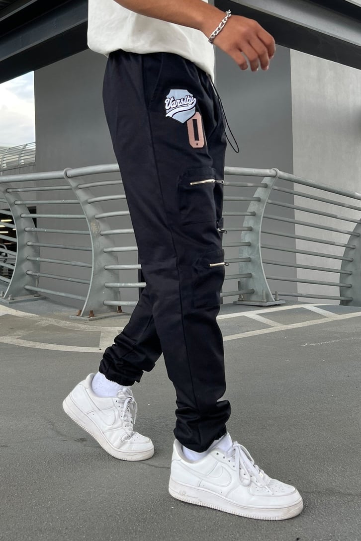 Zip Detay Nakışlı Siyah Jogger Pantolon