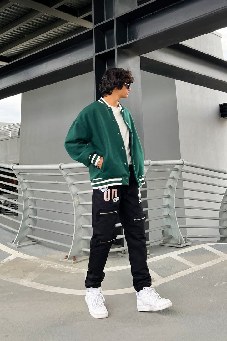 Zip Detay Nakışlı Siyah Jogger Pantolon